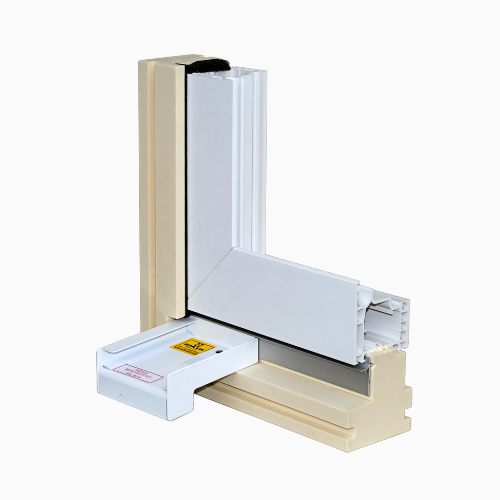 Produktbild eines wärmedämmender Blindstock des Unternehmens FENAform. Es zeigt ein beiges Produkt mit weißen Elementen aus Hochleistungsdämmstoff, das wie der Buchstabe L geformt ist. Ein zusätzliches weißes Teil ist am Bauteil.